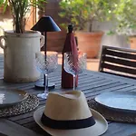 Exotic Flavour House בית הארחה *